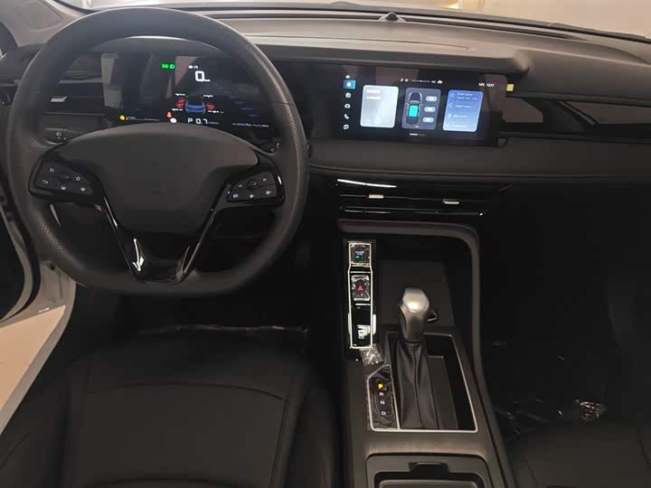 Фото 10 - Roewe i5