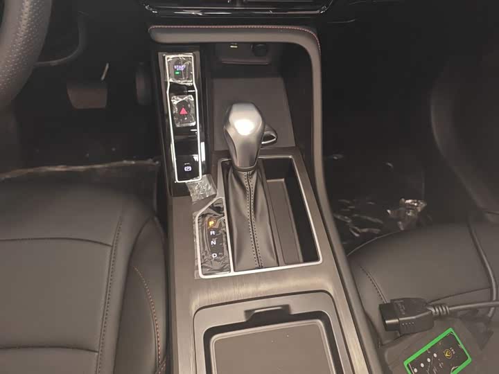 Фото 14 - Roewe i5