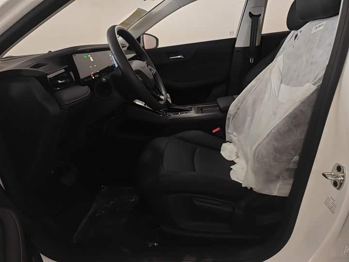 Фото 15 - Roewe i5