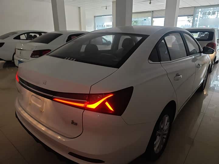 Фото 7 - Roewe i5