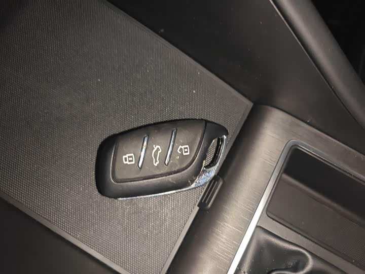 Фото 9 - Roewe i5