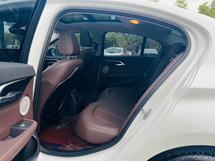 Фото 12 - BMW 1 Series