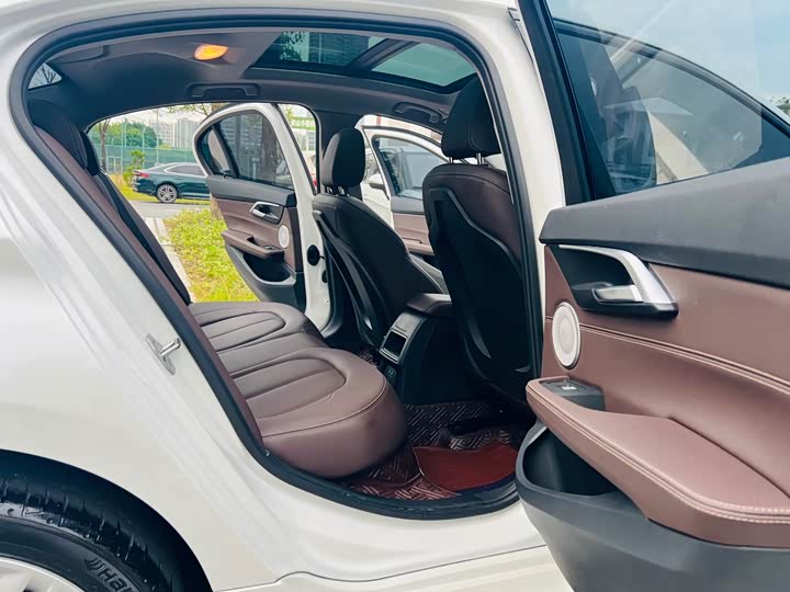 Фото 13 - BMW 1 Series