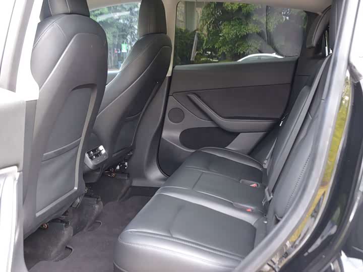 Фото 13 - Tesla Model Y