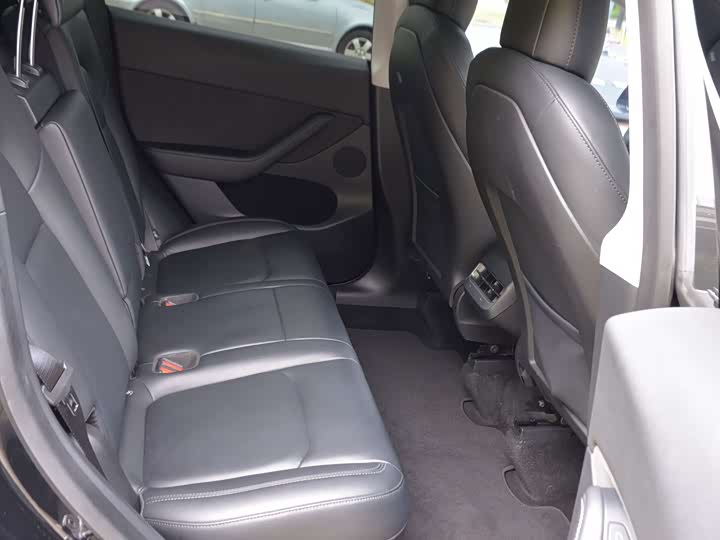 Фото 14 - Tesla Model Y