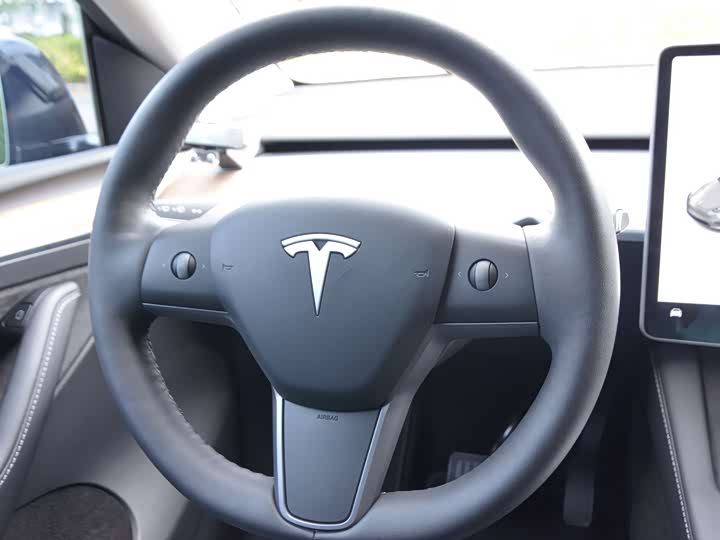 Фото 15 - Tesla Model Y