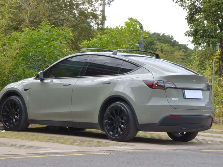 Фото 17 - Tesla Model Y