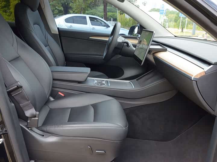 Фото 6 - Tesla Model Y