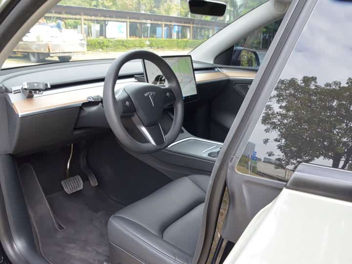 Фото 8 - Tesla Model Y