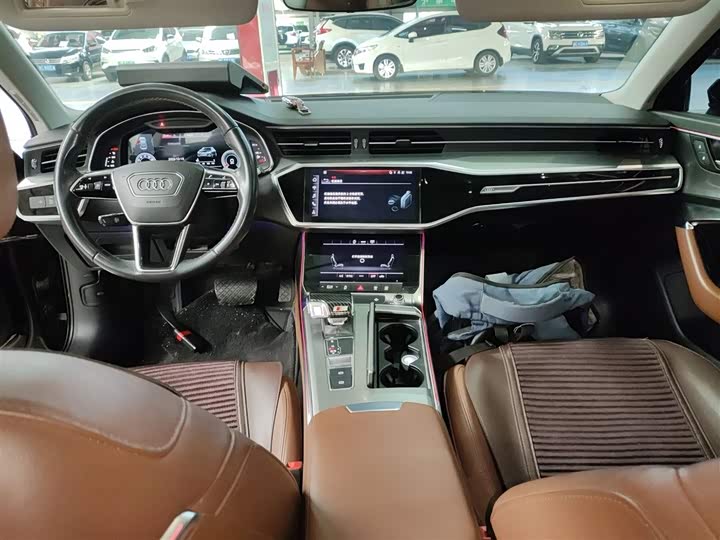 Фото 10 - Audi A6L