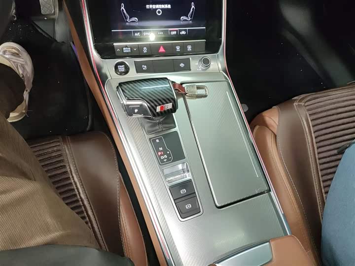 Фото 14 - Audi A6L