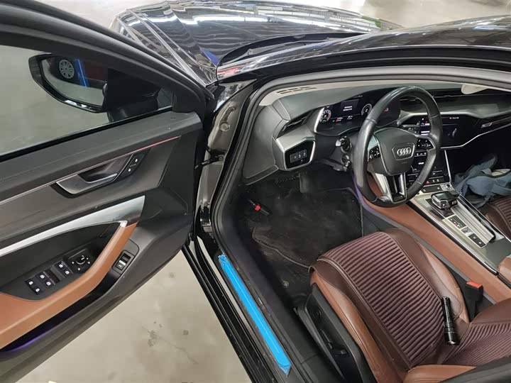 Фото 16 - Audi A6L