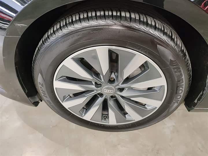 Фото 23 - Audi A6L