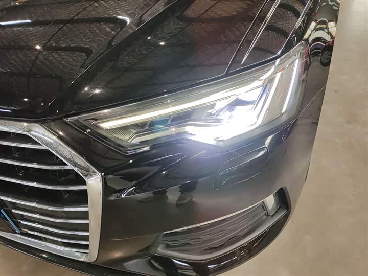 Фото 24 - Audi A6L