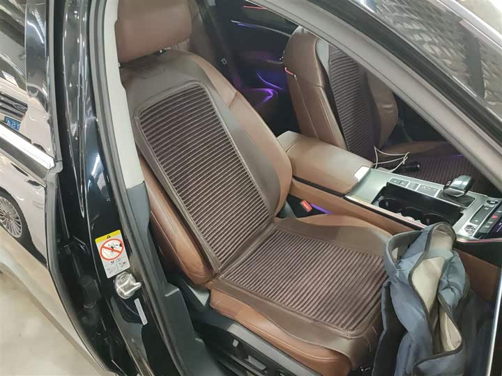 Фото 25 - Audi A6L