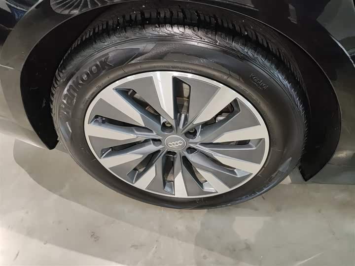 Фото 26 - Audi A6L