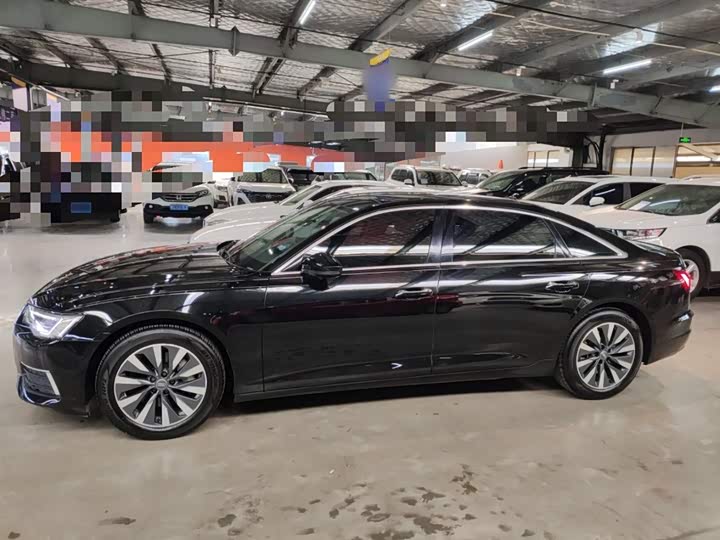 Фото 5 - Audi A6L