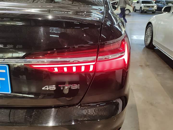 Фото 8 - Audi A6L