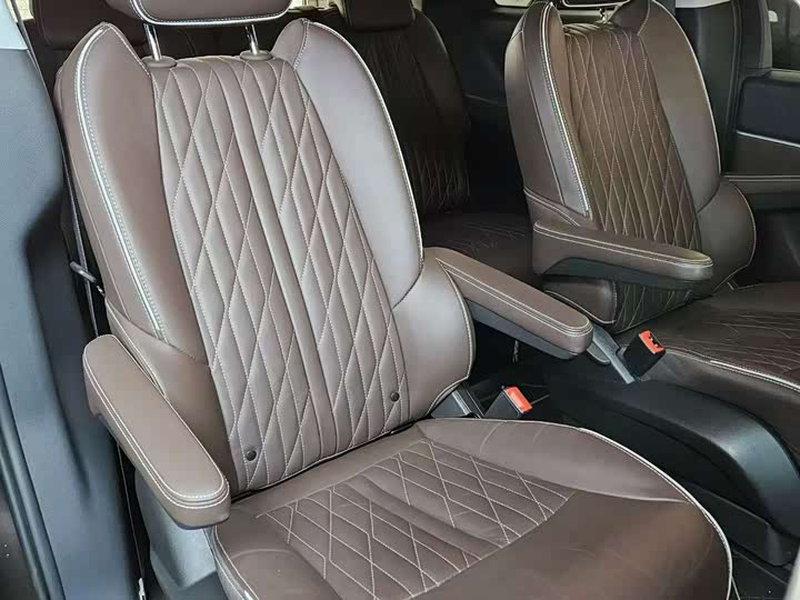 Фото 8 - Buick GL8 ES