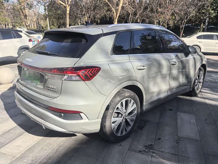 Фото 13 - Audi Q4 e-tron