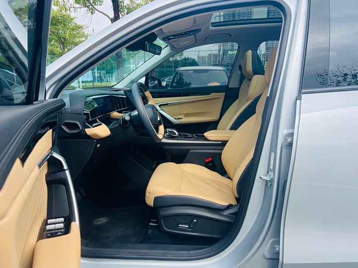 Фото 11 - Geely Atlas L