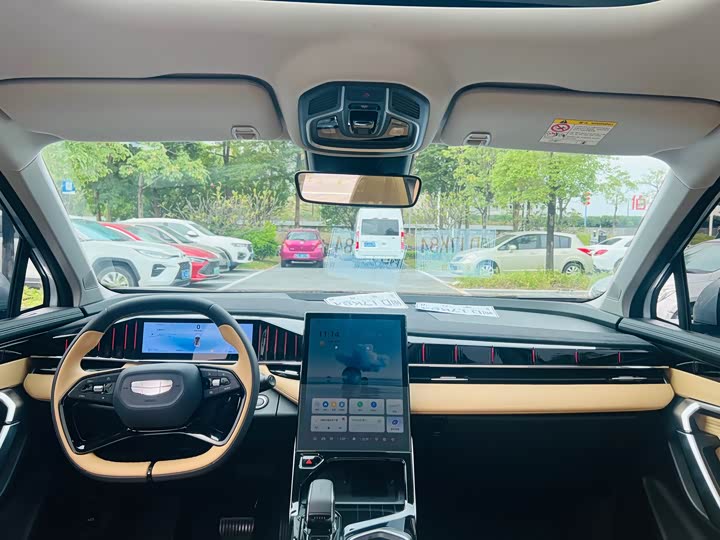 Фото 15 - Geely Atlas L