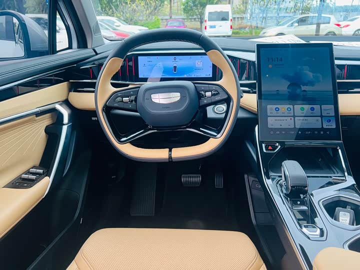 Фото 16 - Geely Atlas L