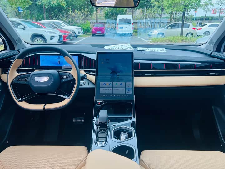 Фото 17 - Geely Atlas L