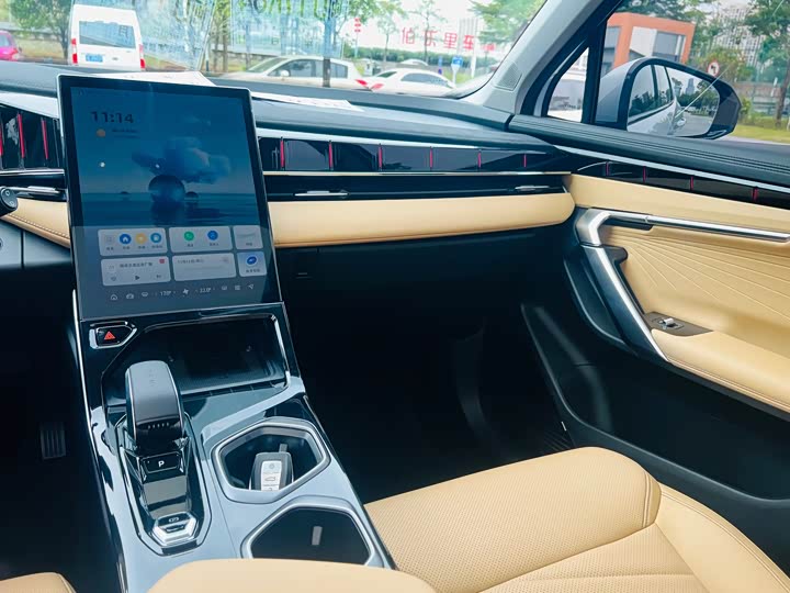 Фото 20 - Geely Atlas L