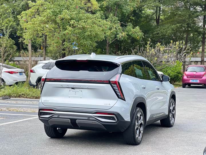 Фото 6 - Geely Atlas L