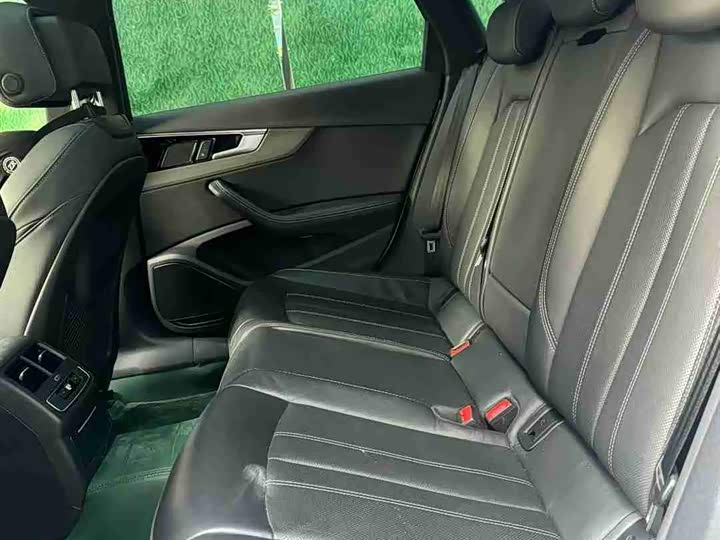 Фото 10 - Audi A4L