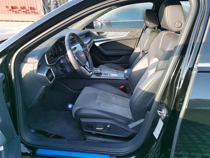 Фото 15 - Audi A6L