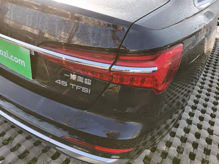 Фото 8 - Audi A6L