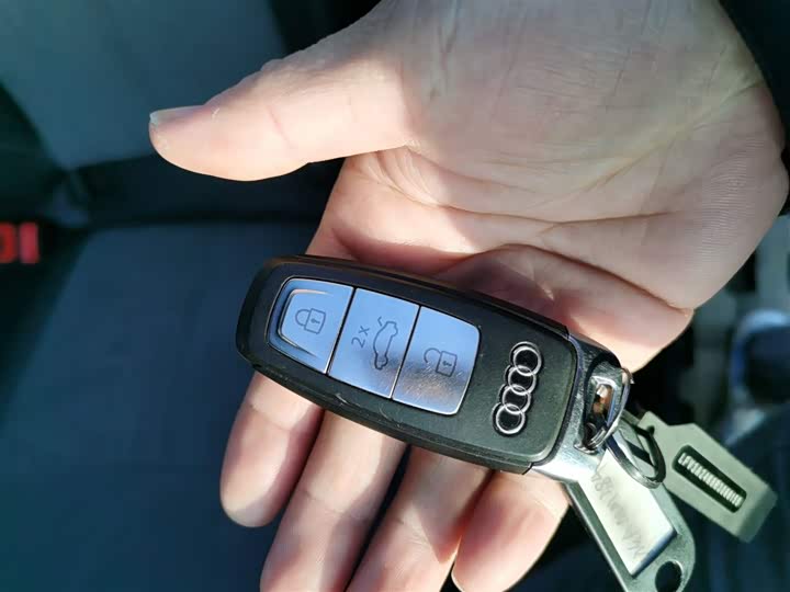 Фото 9 - Audi A6L