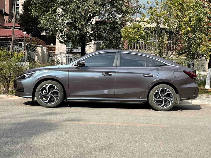 Фото 3 - MG Motor 5