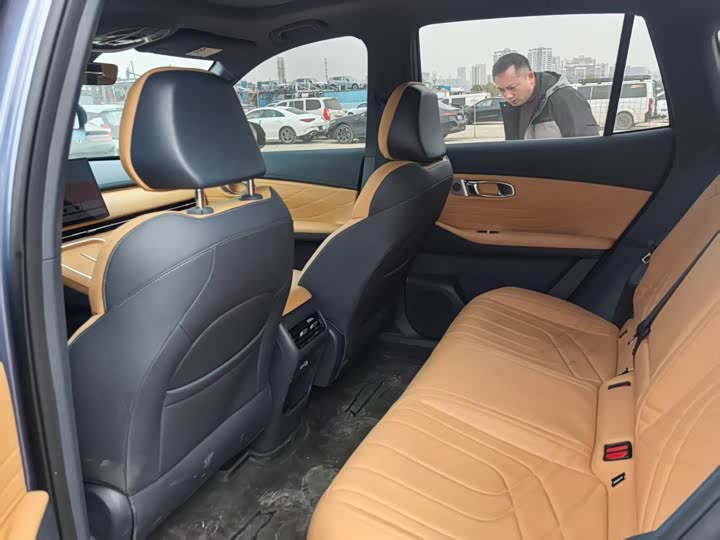 Фото 4 - Geely Galaxy Starship 7