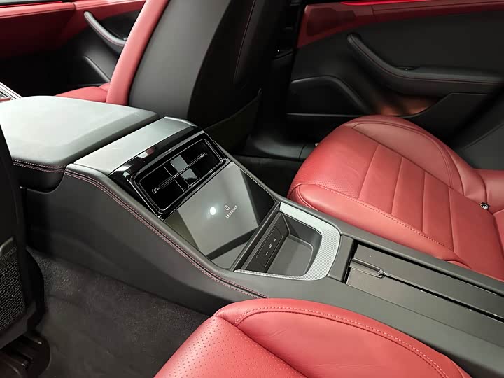 Фото 14 - Porsche Panamera