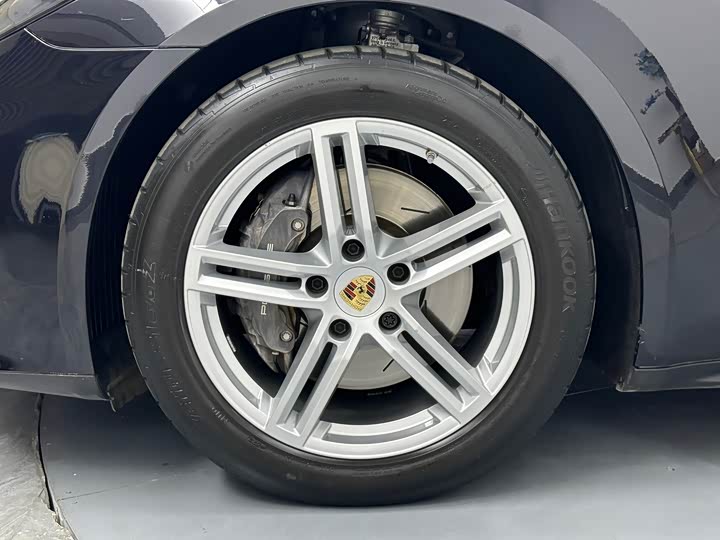 Фото 23 - Porsche Panamera