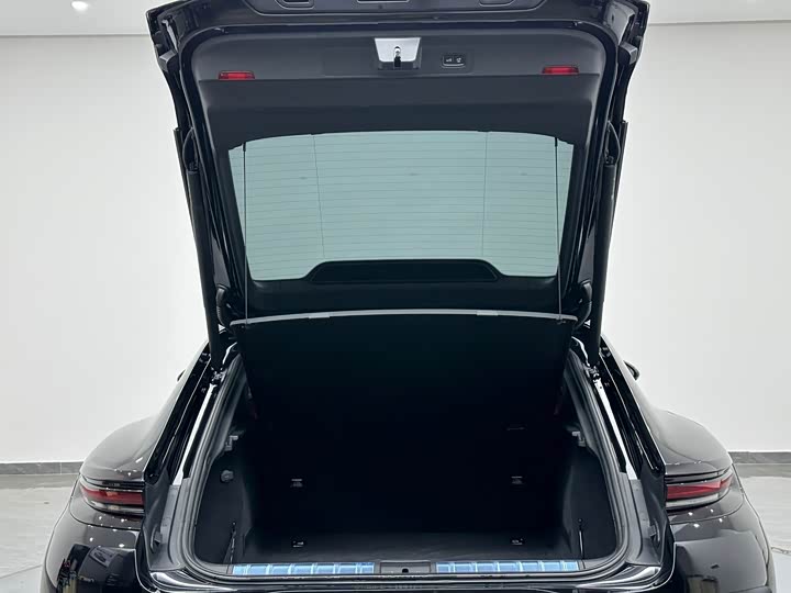 Фото 31 - Porsche Panamera
