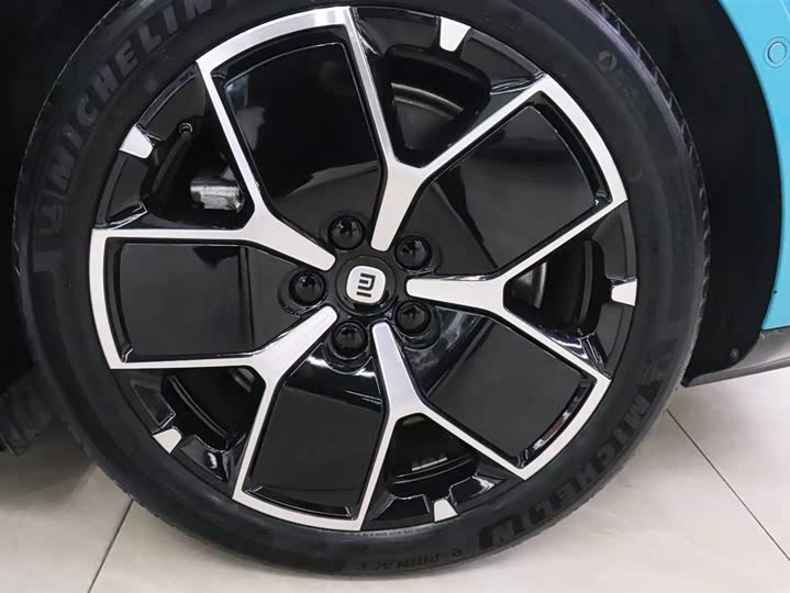 Фото 22 - Xiaomi SU7