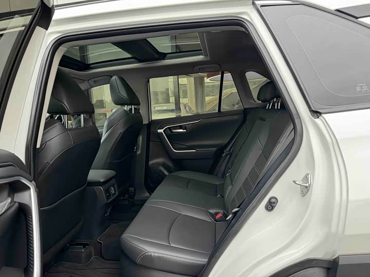 Фото 6 - Toyota Wildlander