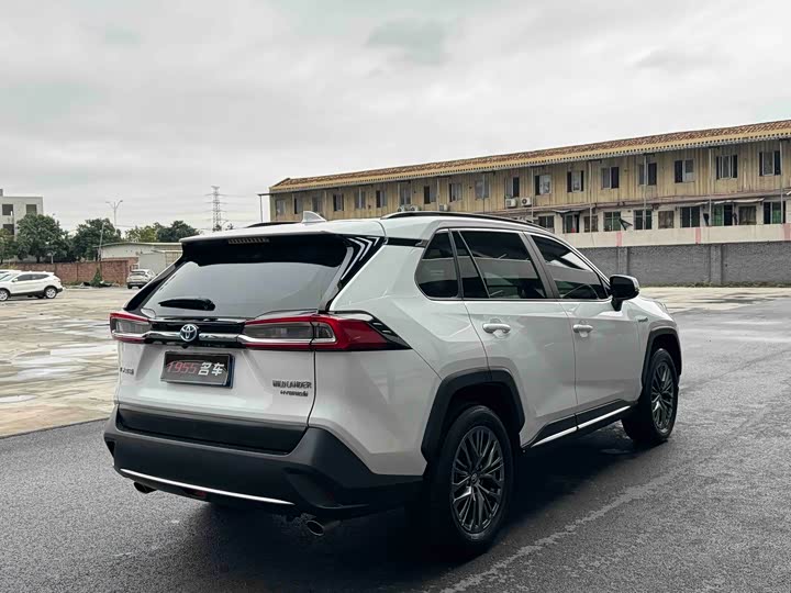 Фото 9 - Toyota Wildlander