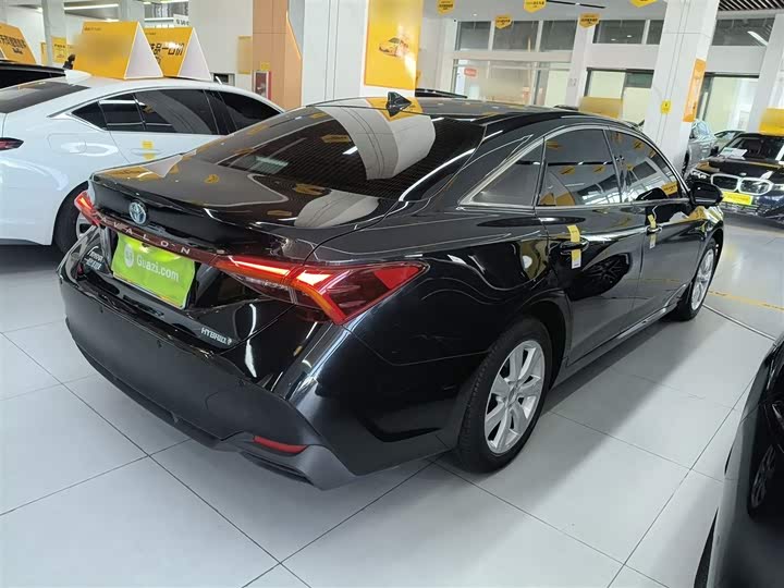 Фото 7 - Toyota Avalon