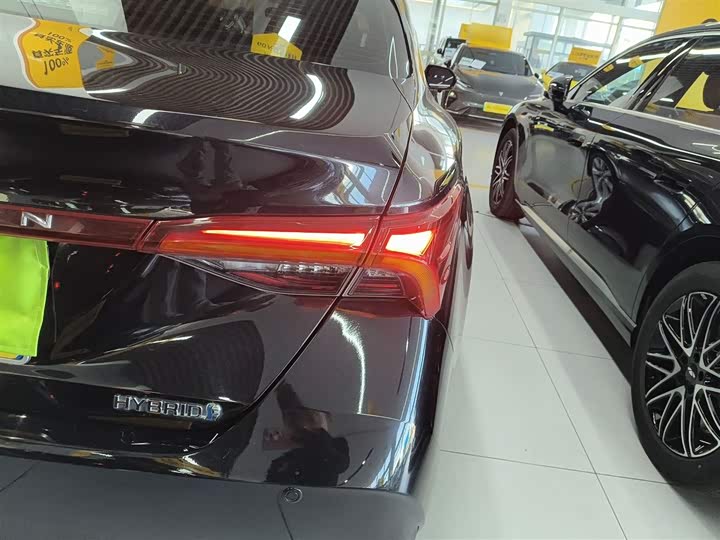 Фото 8 - Toyota Avalon