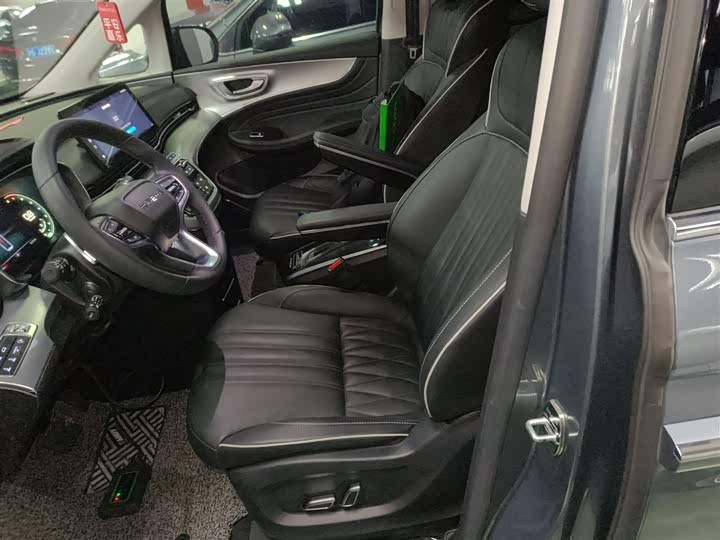 Фото 15 - Roewe iMax 8