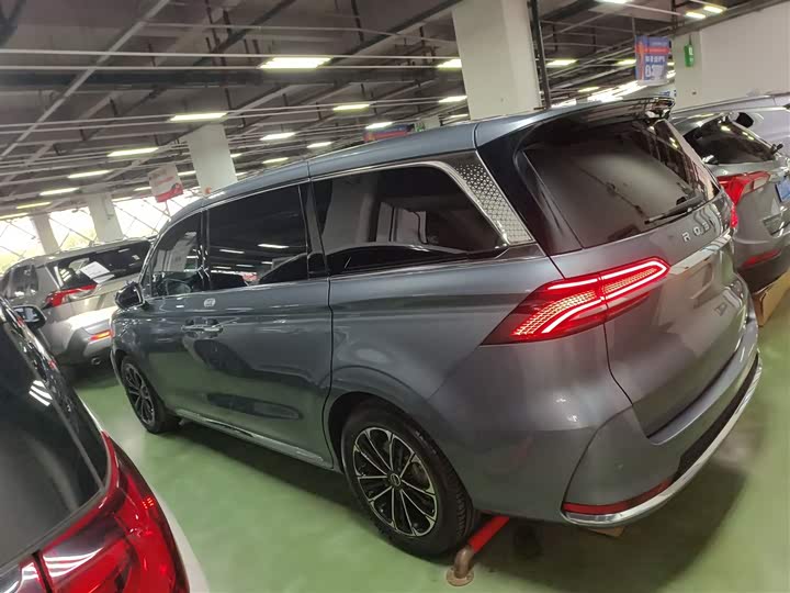 Фото 5 - Roewe iMax 8