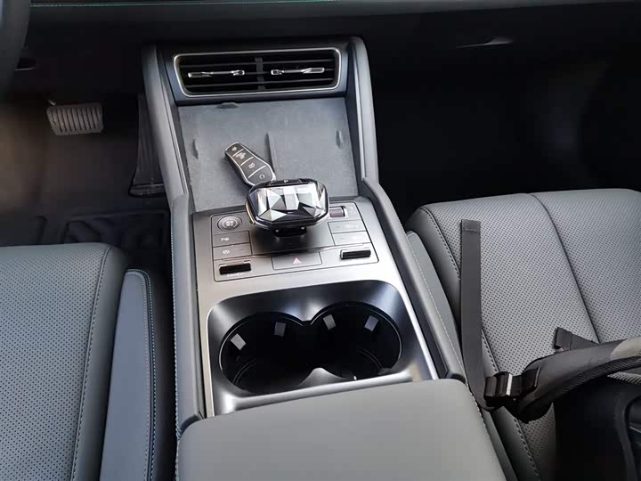 Фото 14 - BYD Qin L