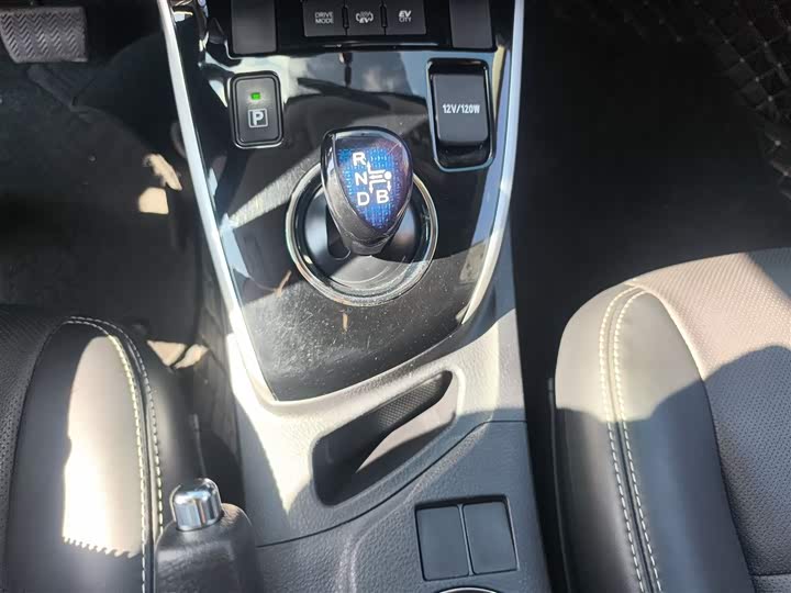 Фото 14 - Toyota Corolla Hybrid