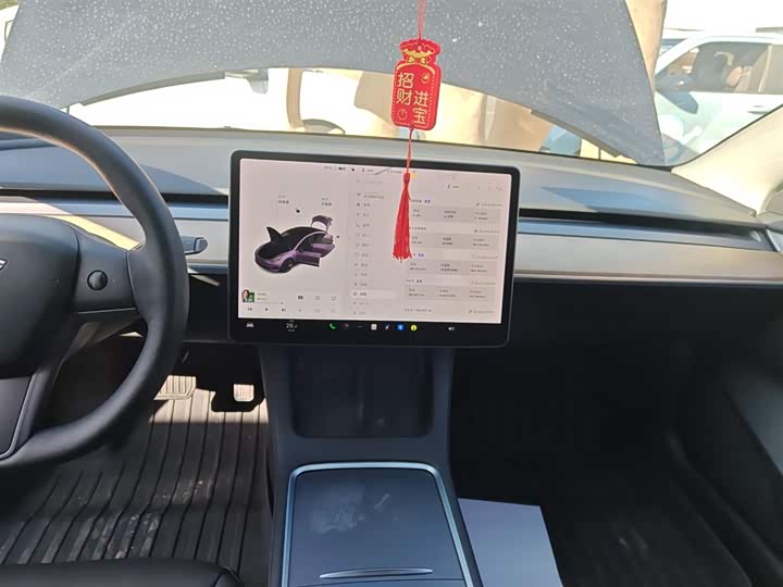 Фото 13 - Tesla Model 3