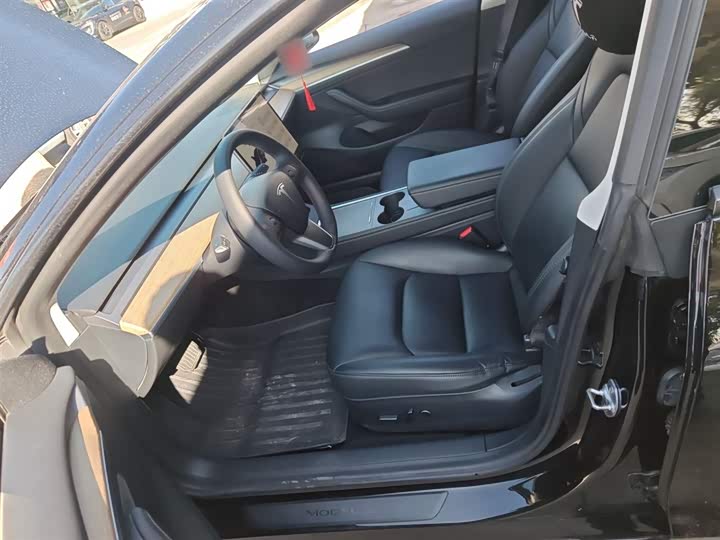 Фото 15 - Tesla Model 3